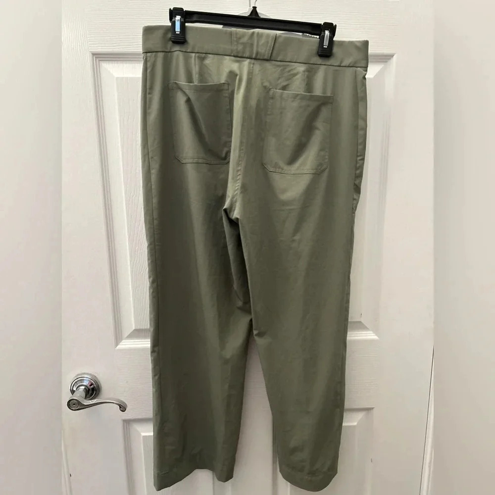 ! Athleta Sz 10 Tribeca Utility Crop Pant Lightweight Pockets Laurel Olive - Picture 3 of 7